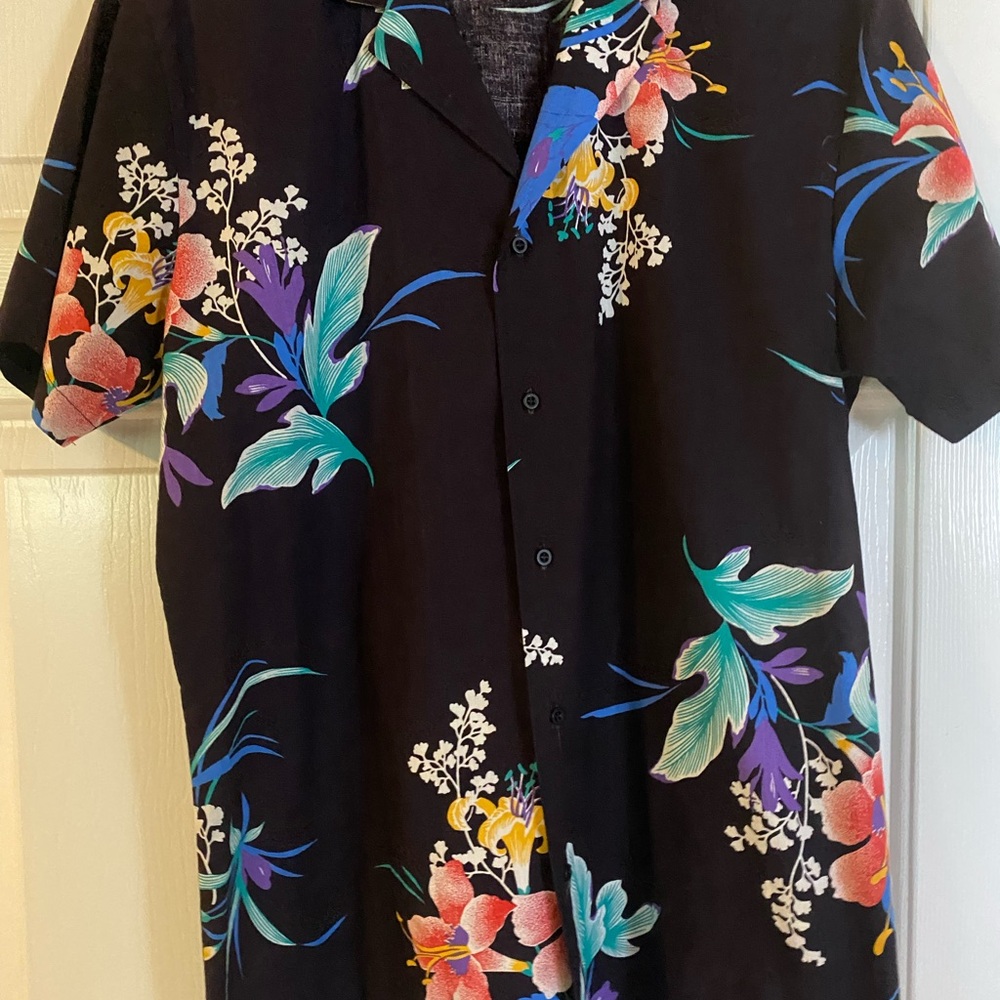 Hawaiian Shirt size M made in USA. Bought by me in Hawaii in 1989. Vintage.